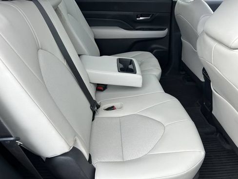 Used 2025 Toyota Grand Highlander FWD image 14