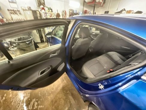 Used 2018 Chevrolet Cruze LT w/ Convenience Package image 10