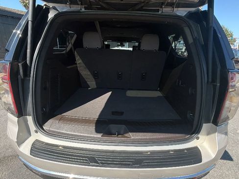 Used 2021 Chevrolet Suburban LT w/ Luxury Package AWD/4WD image 41