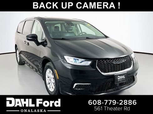 Used 2024 Chrysler Pacifica Touring-L FWD image 1