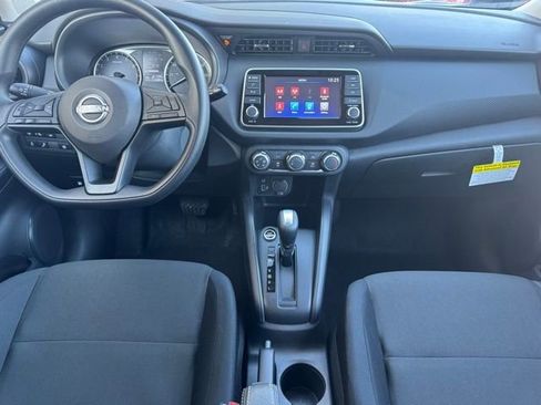 Certified 2025 Nissan Kicks Play S image 12