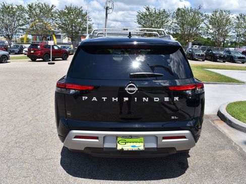 Used 2025 Nissan Pathfinder SL FWD image 7
