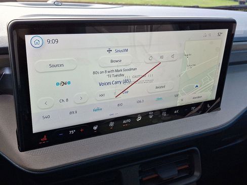 New 2025 Ford Maverick Lariat w/ 4K Tow Package image 13