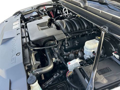 Used 2020 Chevrolet Suburban LT AWD/4WD image 31