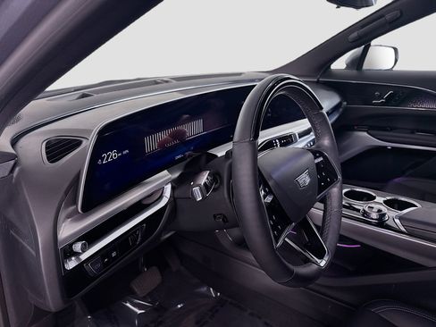 Used 2023 Cadillac Lyriq 2WD image 23