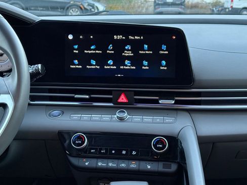 Used 2025 Hyundai Elantra SEL image 17