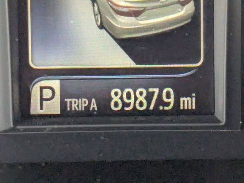 Used 2017 Toyota Camry SE image 32