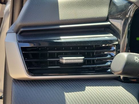 Used 2025 Toyota Camry SE FWD image 33