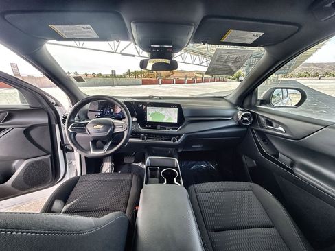 Used 2025 Chevrolet Equinox LT FWD image 12