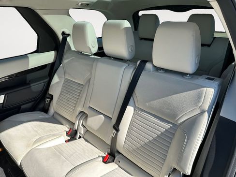 Used 2023 Land Rover Discovery S AWD/4WD image 13