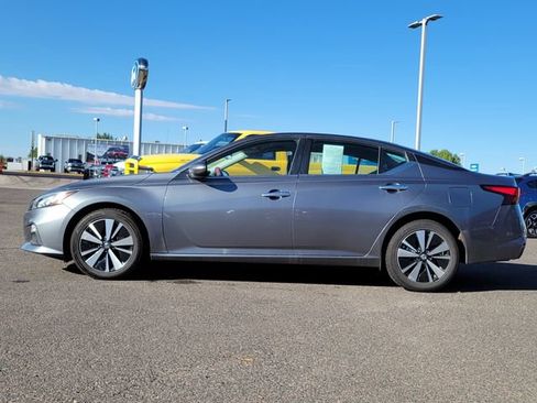 Used 2022 Nissan Altima 2.5 SV AWD/4WD image 2
