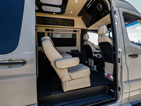 Used 2025 Mercedes-Benz Sprinter 3500 image 72