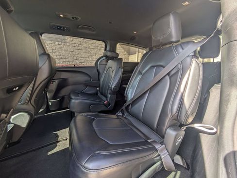 Used 2025 Chrysler Pacifica Select FWD image 26
