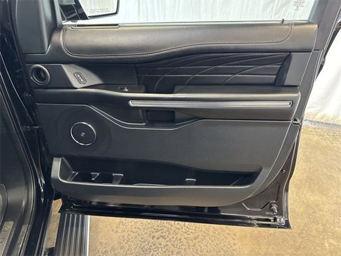 Used 2021 Ford Expedition Platinum image 32