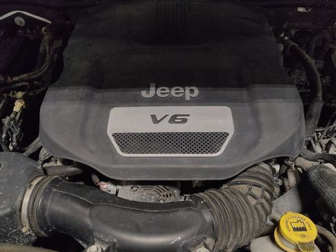 Used 2014 Jeep Wrangler Unlimited Sahara w/ Dual Top Group image 30