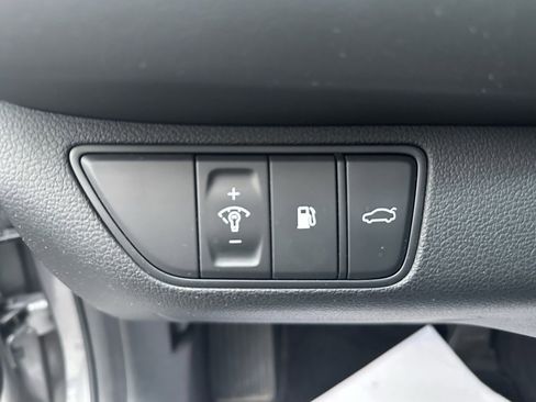 Used 2023 Genesis G70 2.0T image 20