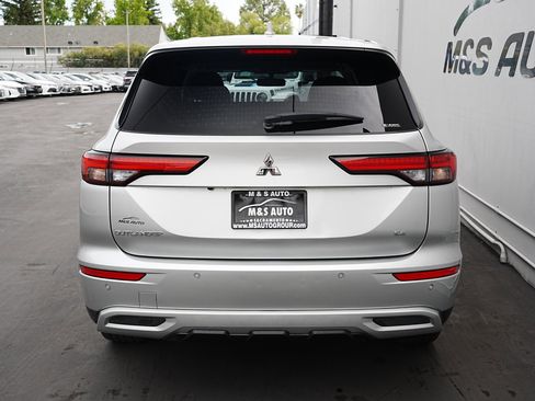 Used 2024 Mitsubishi Outlander SE image 5
