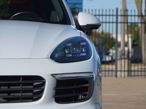 Used 2016 Porsche Cayenne S w/ Premium Plus Package image 7