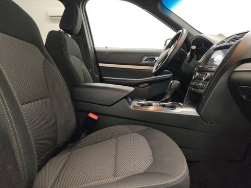 Used 2018 Ford Explorer XLT w/ Equipment Group 201A FWD image 21