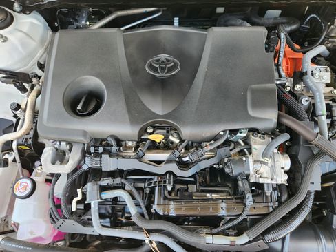 Used 2025 Toyota Camry LE FWD image 32