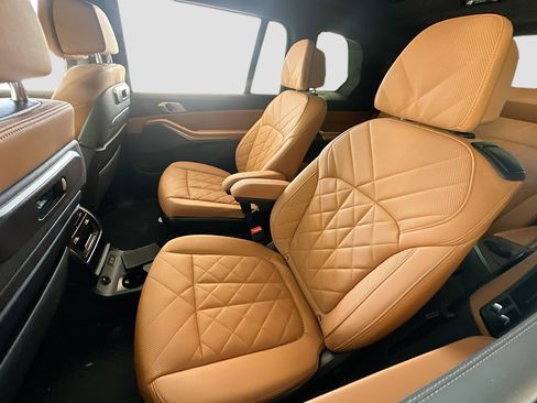 Used 2025 BMW X7 xDrive40i w/ M Sport Package image 10