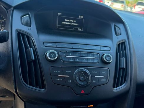 Used 2018 Ford Focus SE FWD image 14