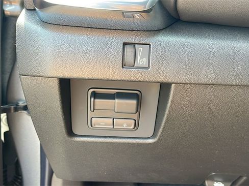 New 2025 GMC Canyon Elevation w/ Convenience Package image 25