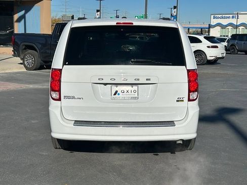 Used 2019 Dodge Grand Caravan GT image 3
