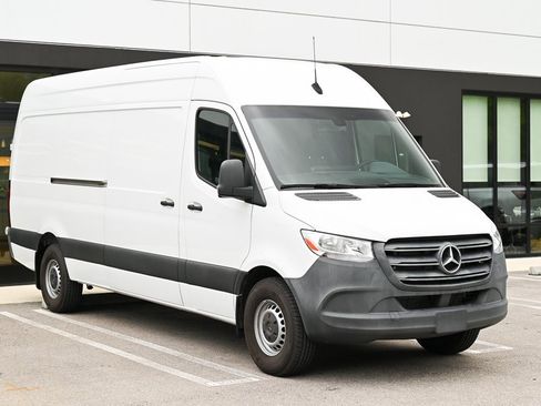 Used 2022 Mercedes-Benz Sprinter 2500 image 3