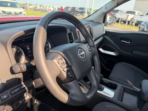 Used 2024 Nissan Frontier SV w/ SV Convenience Package RWD image 18