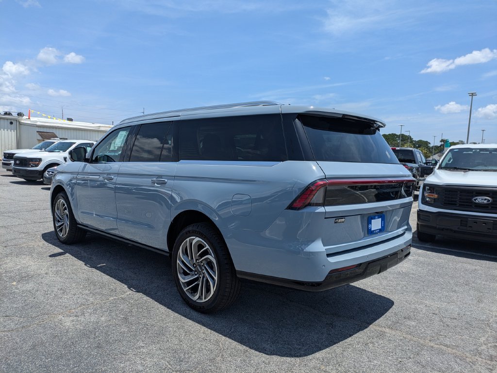 New 2027 Lincoln Navigator L Reserve AWD/4WD image 6