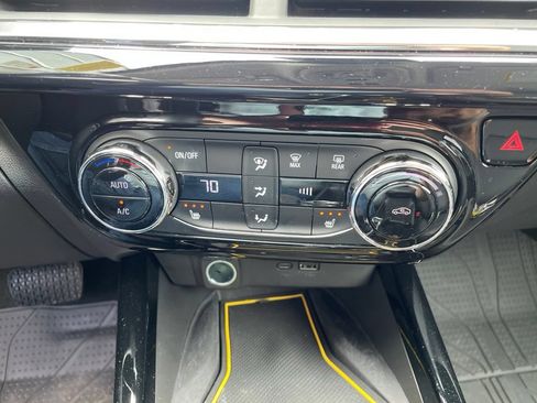 Used 2025 Chevrolet Trax ACTIV w/ Sunroof Package FWD image 22
