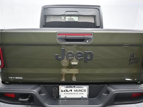 Used 2021 Jeep Gladiator Sport AWD/4WD image 9