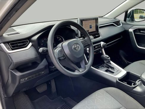 Used 2024 Toyota RAV4 XLE w/ Convenience Package FWD image 18