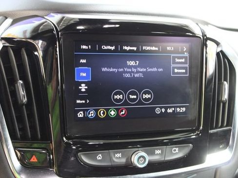 Used 2023 Chevrolet Traverse LT FWD image 19