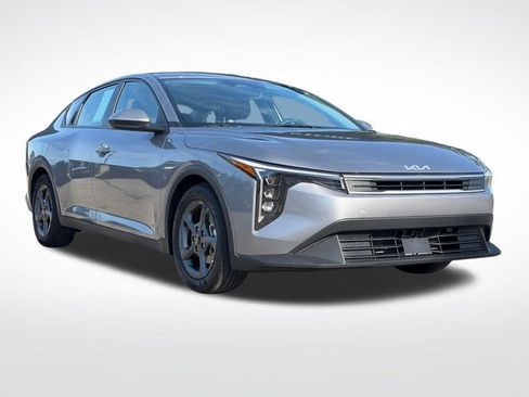 Certified 2025 Kia K4 FWD image 1