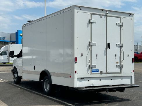 Used 2024 GMC Savana 3500 w/ Power Convenience Package image 5