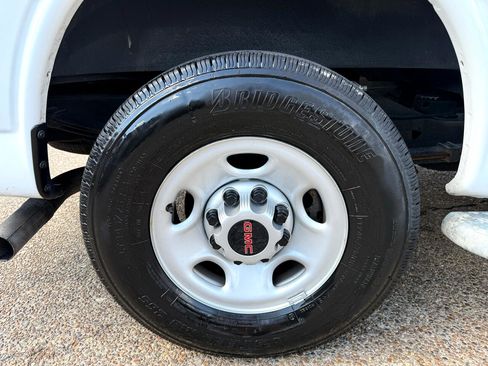 Used 2023 GMC Savana 2500 w/ Driver Convenience Package image 6