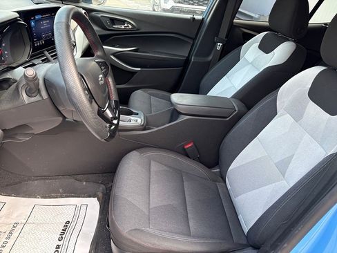 Certified 2024 Chevrolet Trax RS image 9
