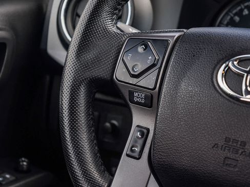 Certified 2022 Toyota Tacoma TRD Off-Road w/ Technology Package image 18