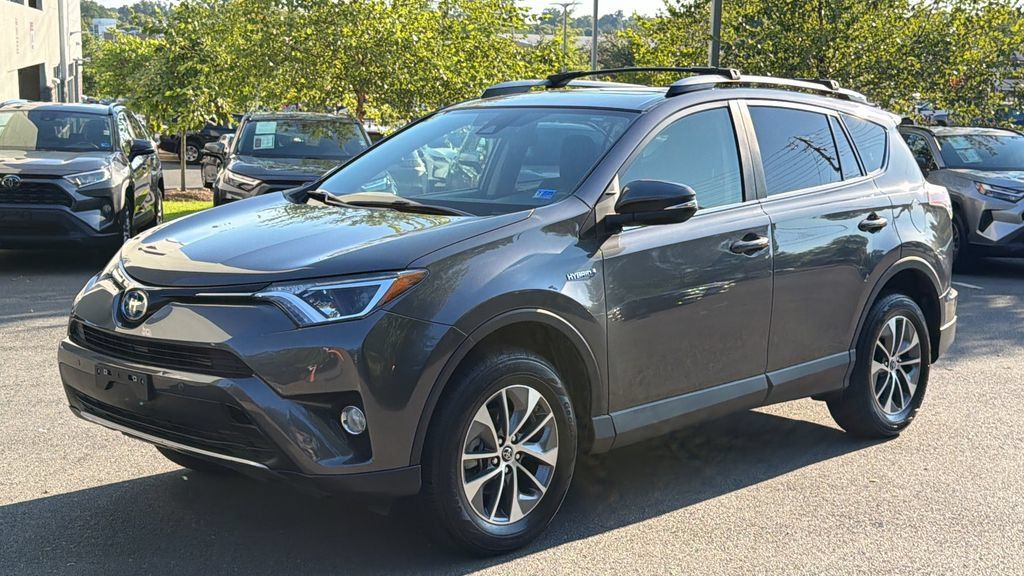 Used 2017 Toyota RAV4 XLE w/ Convenience Package AWD/4WD image 2