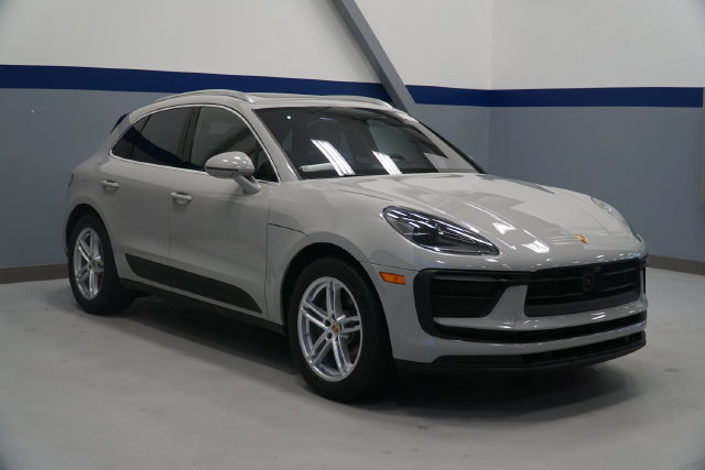 Certified 2026 Porsche Macan AWD/4WD image 12