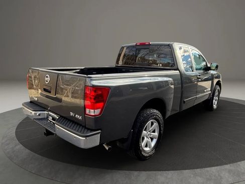Used 2011 Nissan Titan SV w/ SV Value Truck Pkg image 11