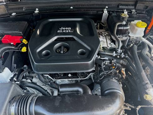 Used 2022 Jeep Wrangler Unlimited Sahara w/ Cold Weather Group AWD/4WD image 33