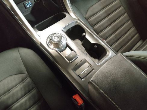 Used 2019 Ford Fusion SE FWD image 26