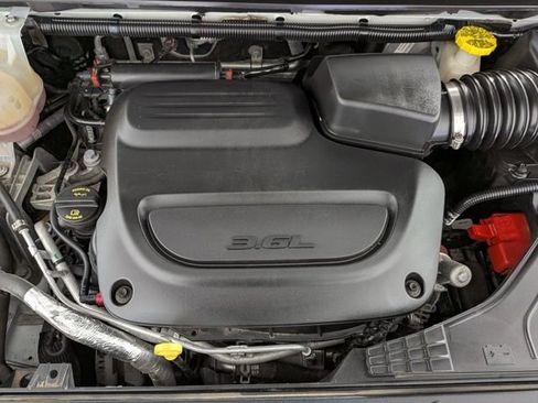 Used 2019 Chrysler Pacifica Limited image 32