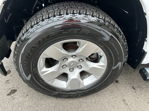 Used 2023 RAM 1500 Big Horn AWD/4WD image 33