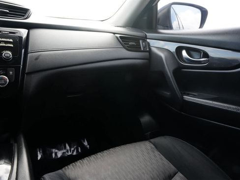 Used 2017 Nissan Rogue SV image 8