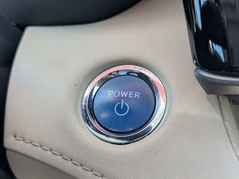 Used 2022 Toyota Highlander XLE AWD/4WD image 28