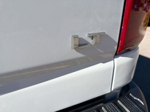 Used 2024 Chevrolet Silverado 2500 LT image 31